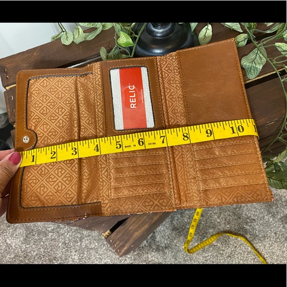 New! Beautiful Colorful Patterned Relic Wallet - Picture 8 of 8